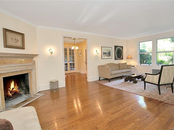 4th image of 6 Oak Hill Ter