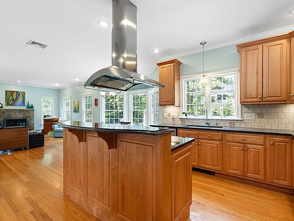 5th image of 70 Spring St