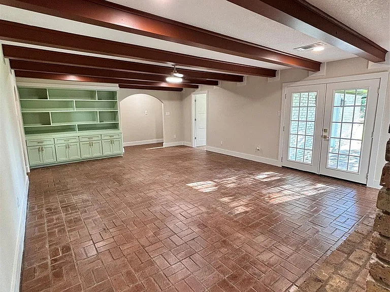 118 Clover St — Photo 4