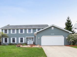 2401 Highland Dr, Palatine, IL 60067