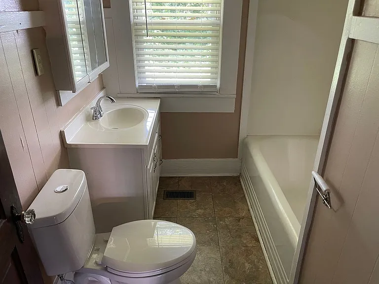 215 Samford Ave #B — Photo 5