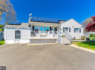 9 Arno St, Oakhurst, NJ 07755