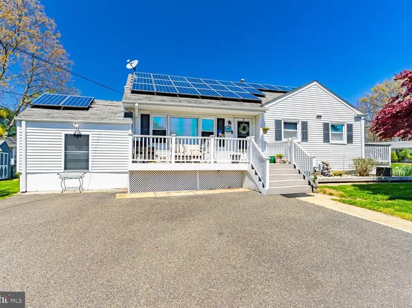 9 Arno St, Oakhurst, NJ 07755