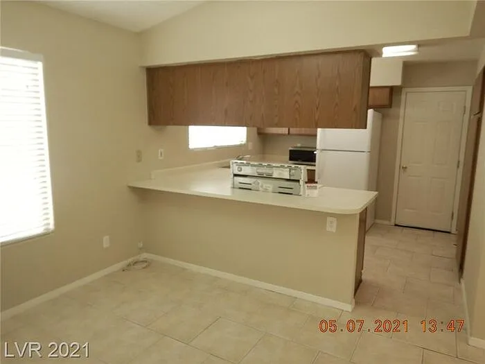 525 Dutchman Ave — Photo 8