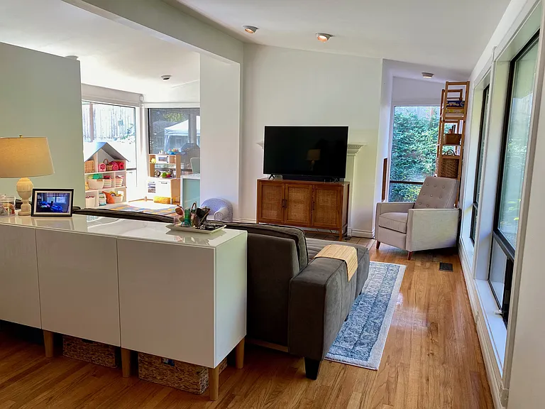 15535 SE 24th St — Photo 6