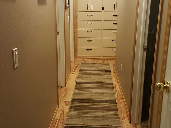 Hallway upstairs to bedrooms