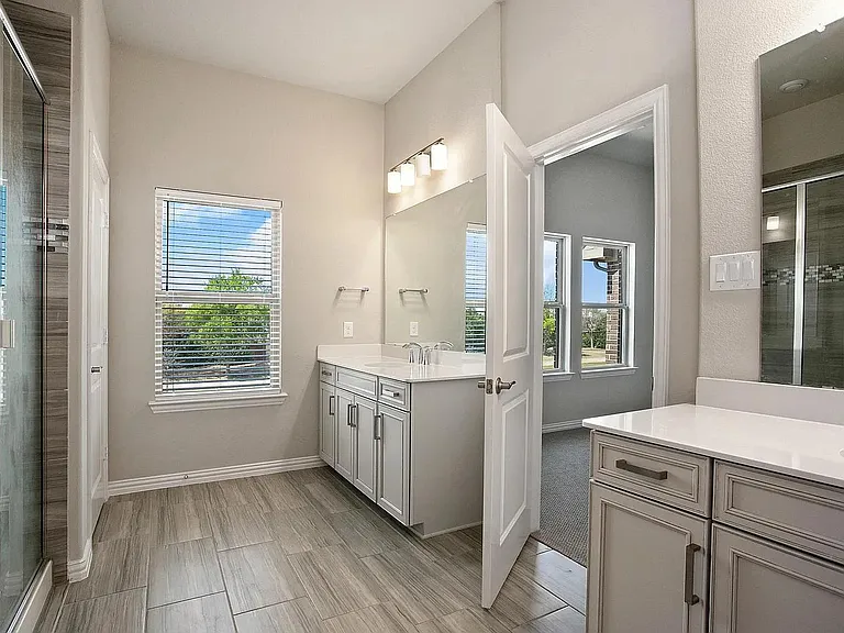 5529 Liberty Dr — Photo 18