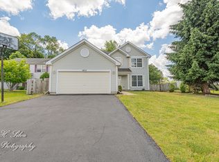 1872 Cambridge Dr, Carpentersville, IL