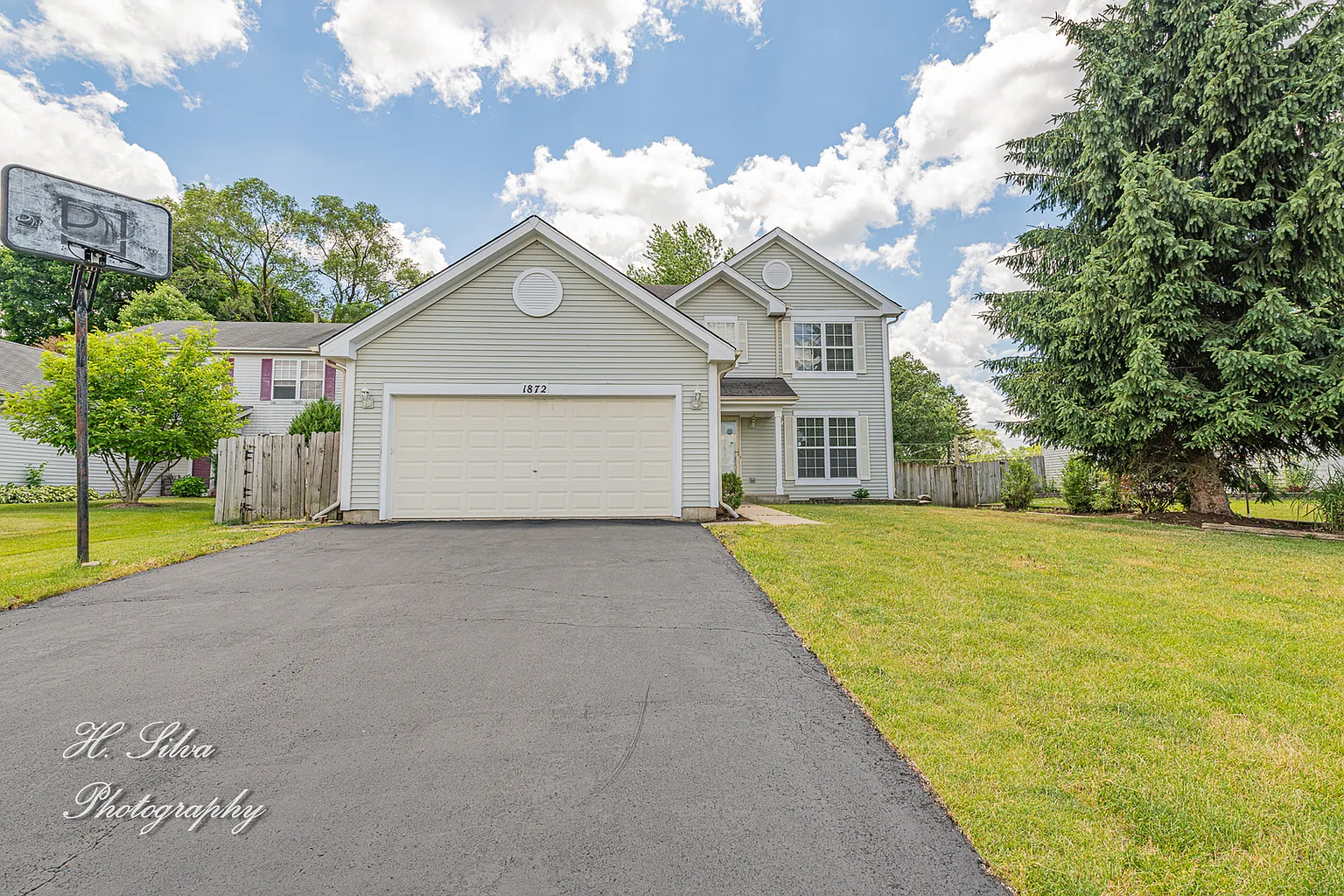 1872 Cambridge Dr photo 1