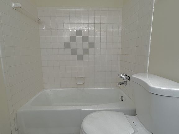 4th image of 415 Grandin Ave APT B