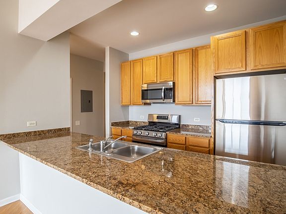 5th image of 2337 W Wolfram St Unit 513