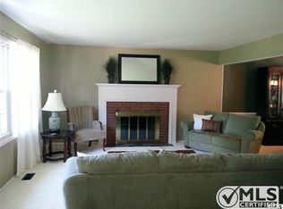 2141 Cascade Dr, Jackson, MI 49203