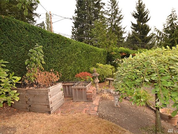 3rd image of 5524 189th St SW