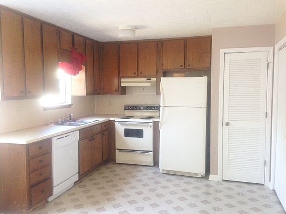 2nd image of 3001 Parkside Ct #3001