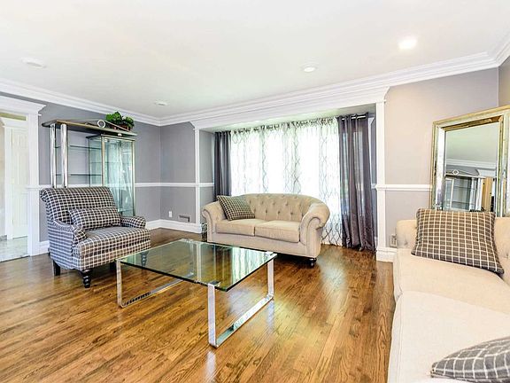 3rd image of 930 Stratford Ct