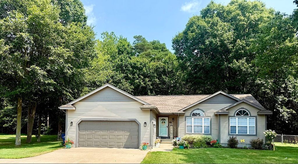 3672 Whispering Woods Dr - Property Image