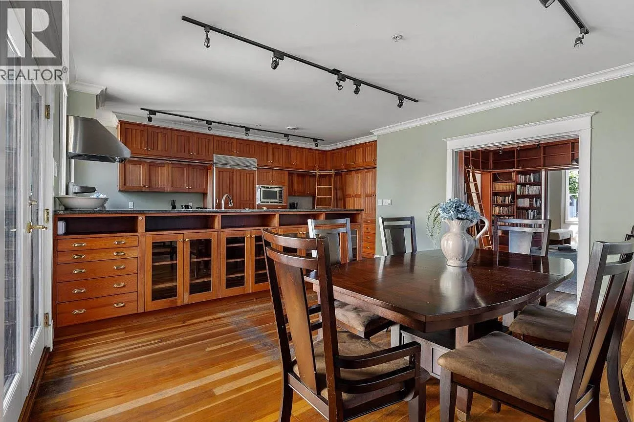 4 bed, 3300 sqft, $8,500 — Photo 4