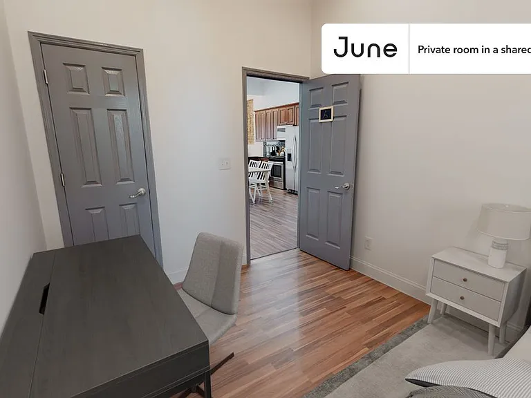 1110 Halsey St #A — Photo 3