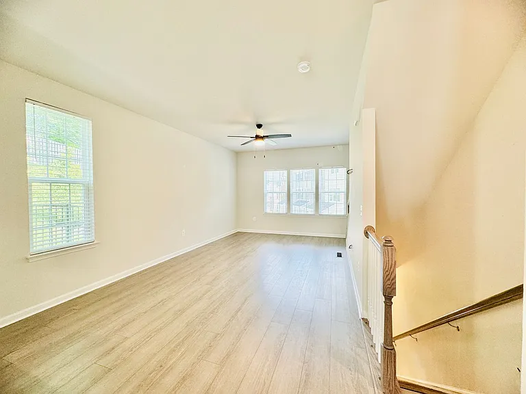 18374 Reaper Hill Ct — Photo 12