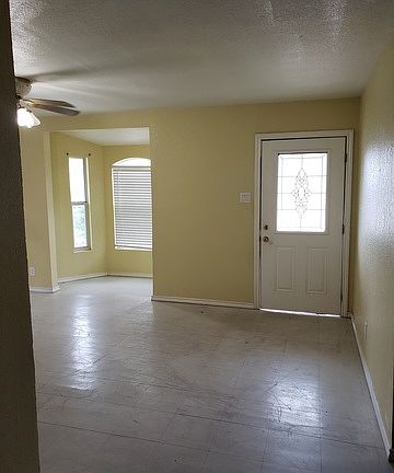 4th image of 718 Fitch St