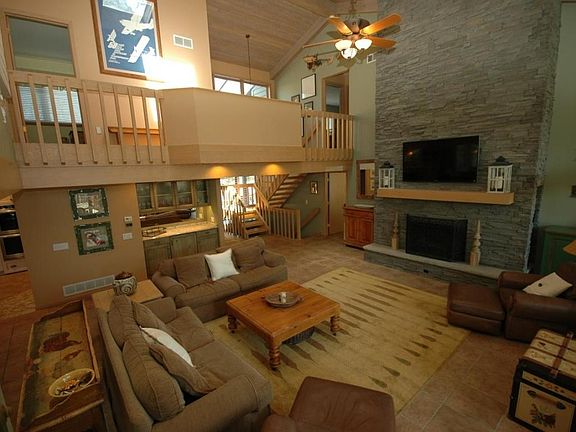 2nd image of 1048 Briarwood Dr