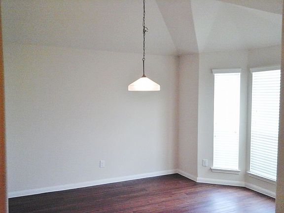 5th image of 8 Leisure Shore Ct