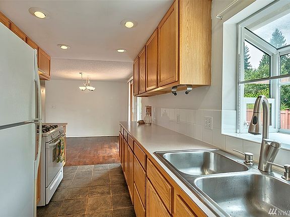5th image of 3103 170th St SW