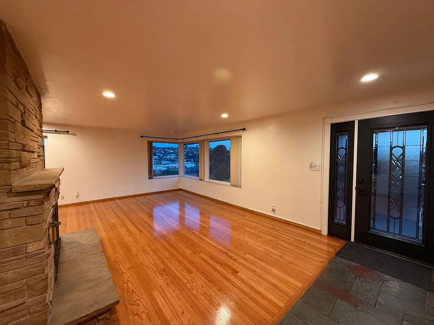 Beautiful 3-Bedroom Home in Prime Magnolia Location with Mt. Rainier Views! — Photo 3