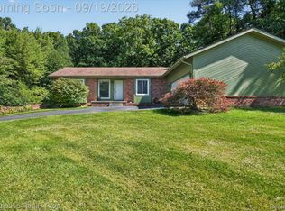 1333 Pine Cay Trl, Brighton, MI 48114
