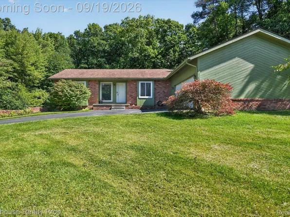 1333 Pine Cay Trl, Brighton, MI 48114