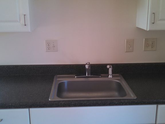 4th image of 121 Huyshope Ave