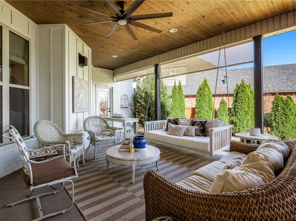 1106 NE Thorn Hill Rd, Bentonville, AR 72712