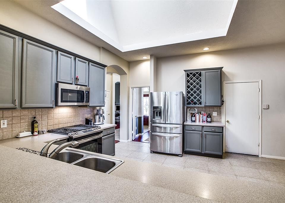 1st image of 31506 Crestwood Park