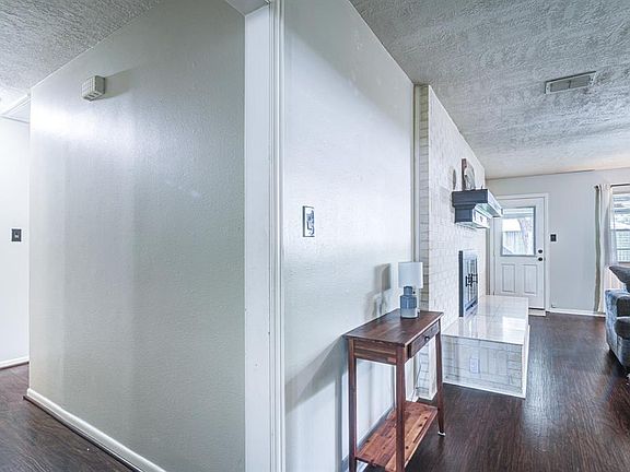 5th image of 205 Oakwood Street