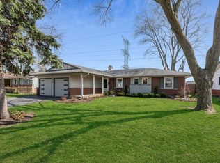 571 Walnut Ln, Elk Grove Village, IL 60007