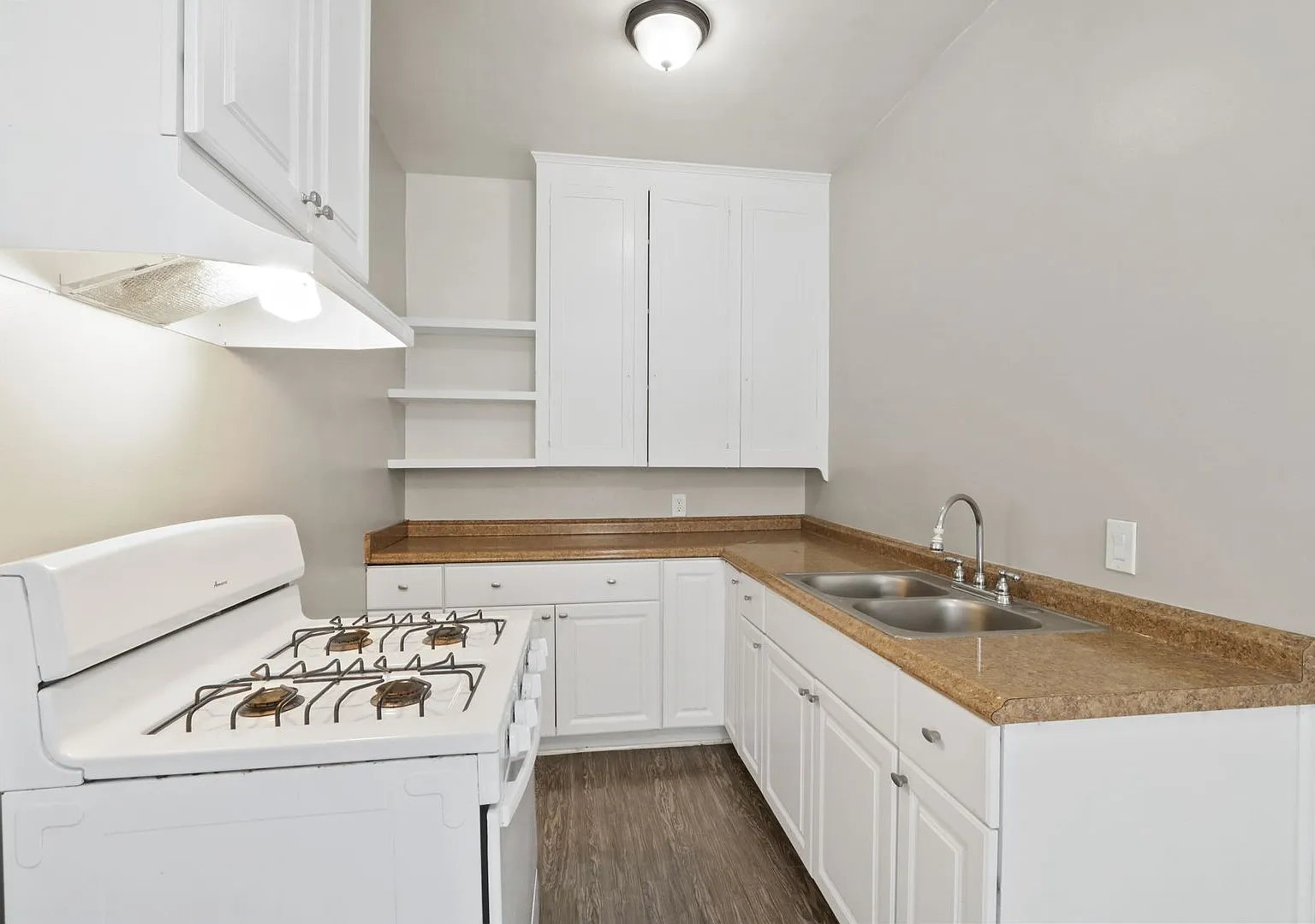 3621 S Pacific Ave — Photo 1