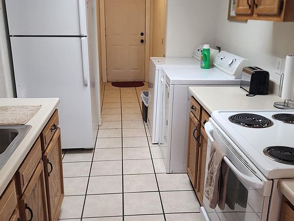 4th image of 909 N Kansas Ave