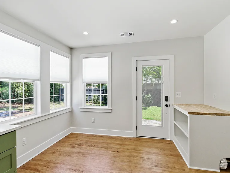 413 Meritta Ave — Photo 35