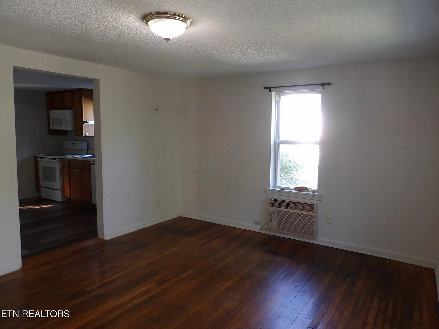 2 bed, 672 sqft, $1,000 — Photo 2