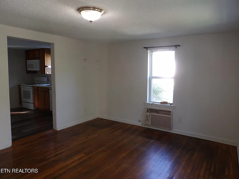 332 Cleveland St — Photo 2