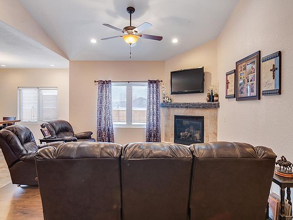 3rd image of 7335 Castlewood Dr #1