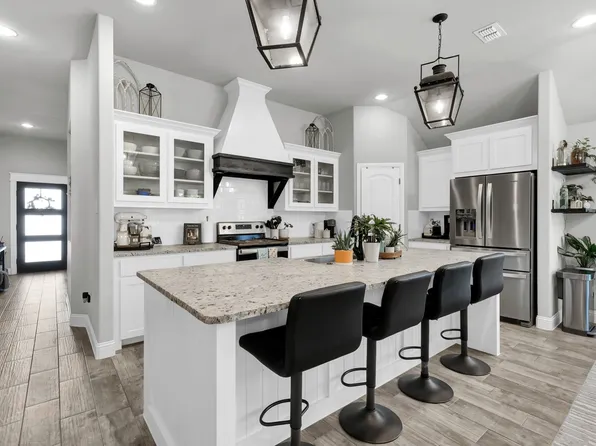 210 Pleasant View Dr, Weatherford, TX 76086