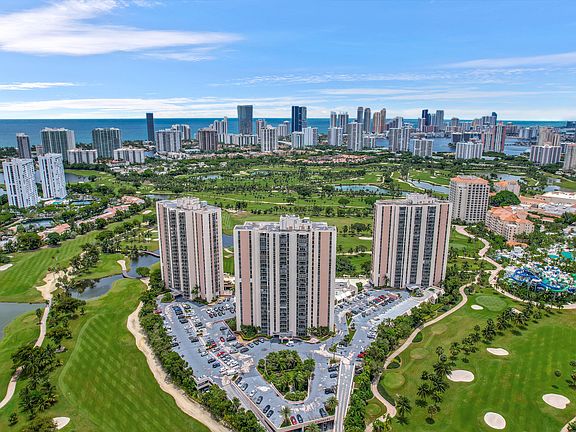 4th image of 20301 W Country Club Drive #2522