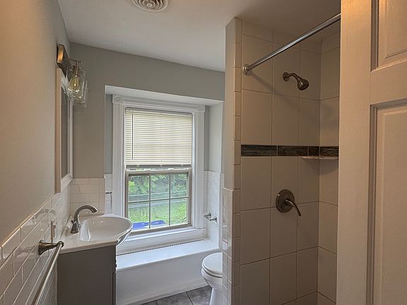 5th image of 945 Old Wilmington Rd APT 3