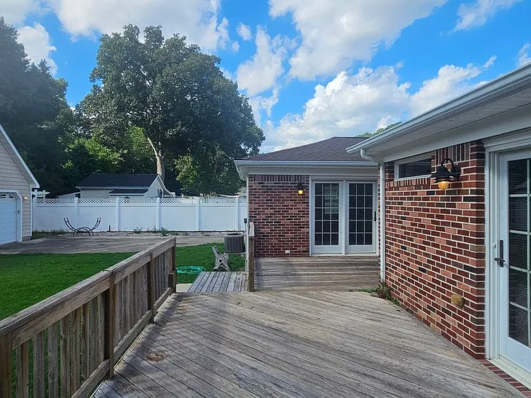 1068 Sharon Dr — Photo 28