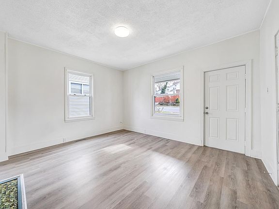 4th image of 530 Albemarle Ave SE