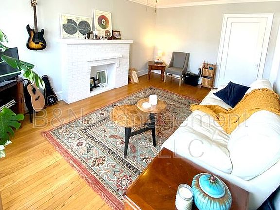4th image of 1731 W Ainslie St #3