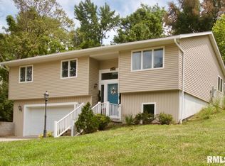 623 E Campus Dr, Carbondale, IL 62901