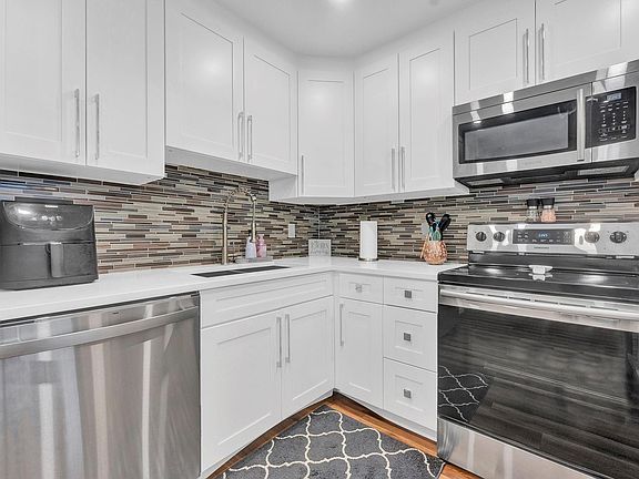 4th image of 4015 W Palm Aire Drive #402