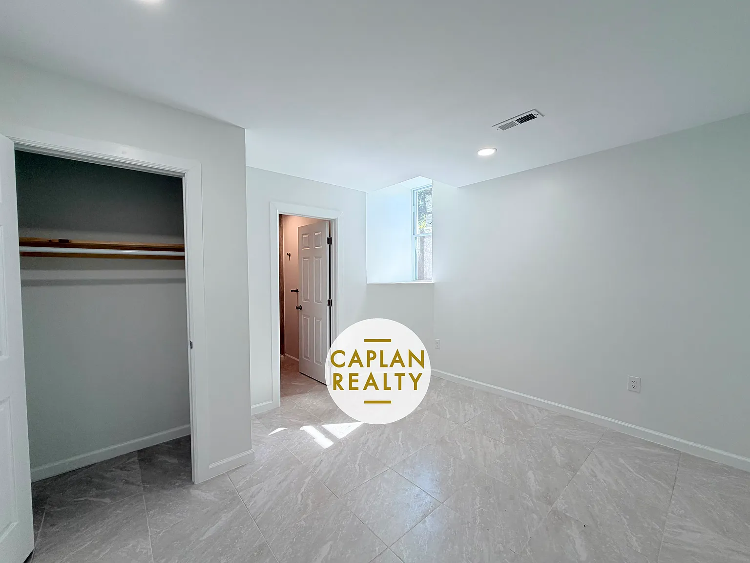 2 bed, 1000 sqft, $1,895 — Photo 3